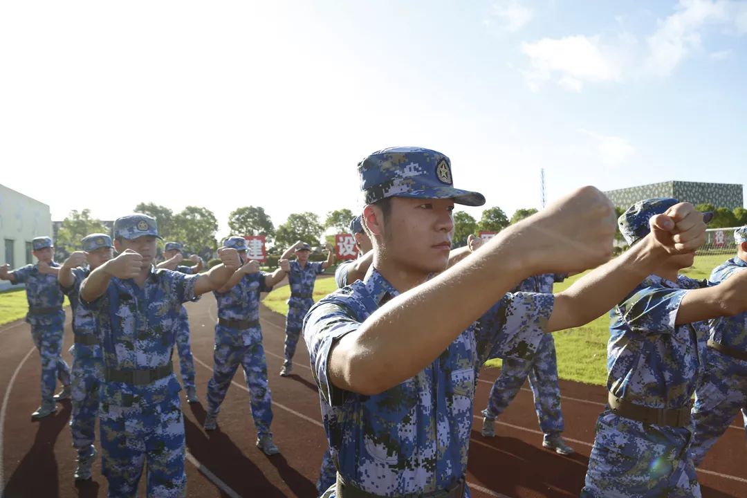 “燃梦青春•聚势未来”二建集团2019年新员工入职培训圆满落幕