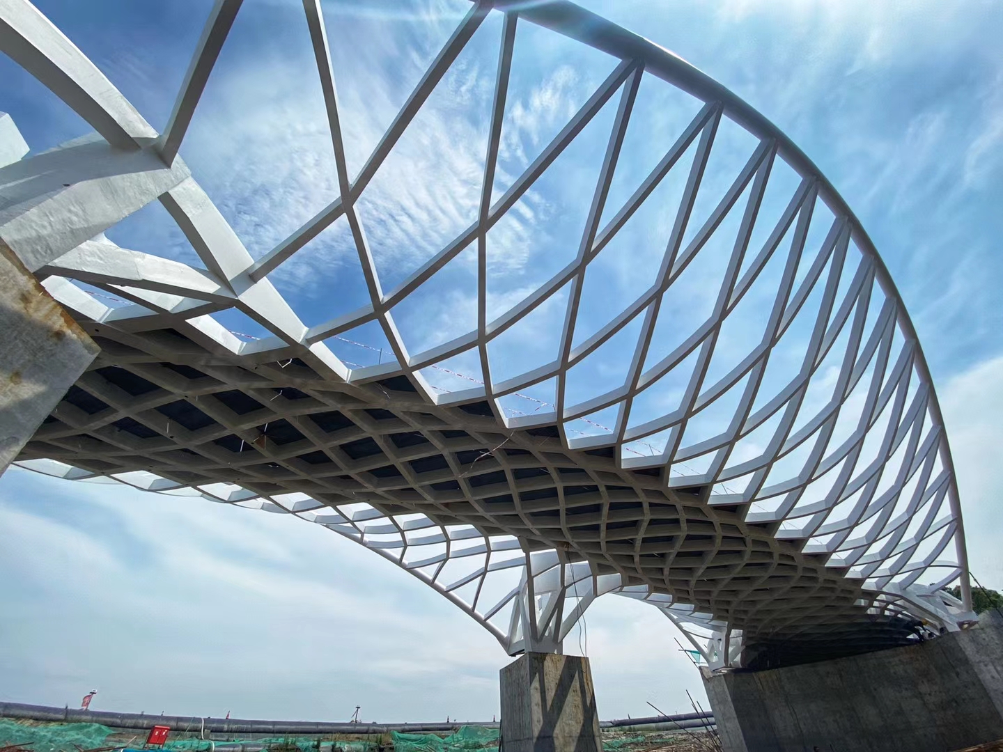 还湖于民,湖景如画——临港新片区滴水湖景观桥建设完成!