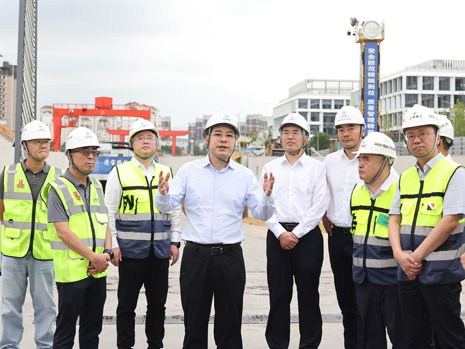 上海城投集团党委书记、董事长杭迎伟调研漕宝路快速路新建工程3标    基础集团党委副书记、总裁尹宇杰陪同